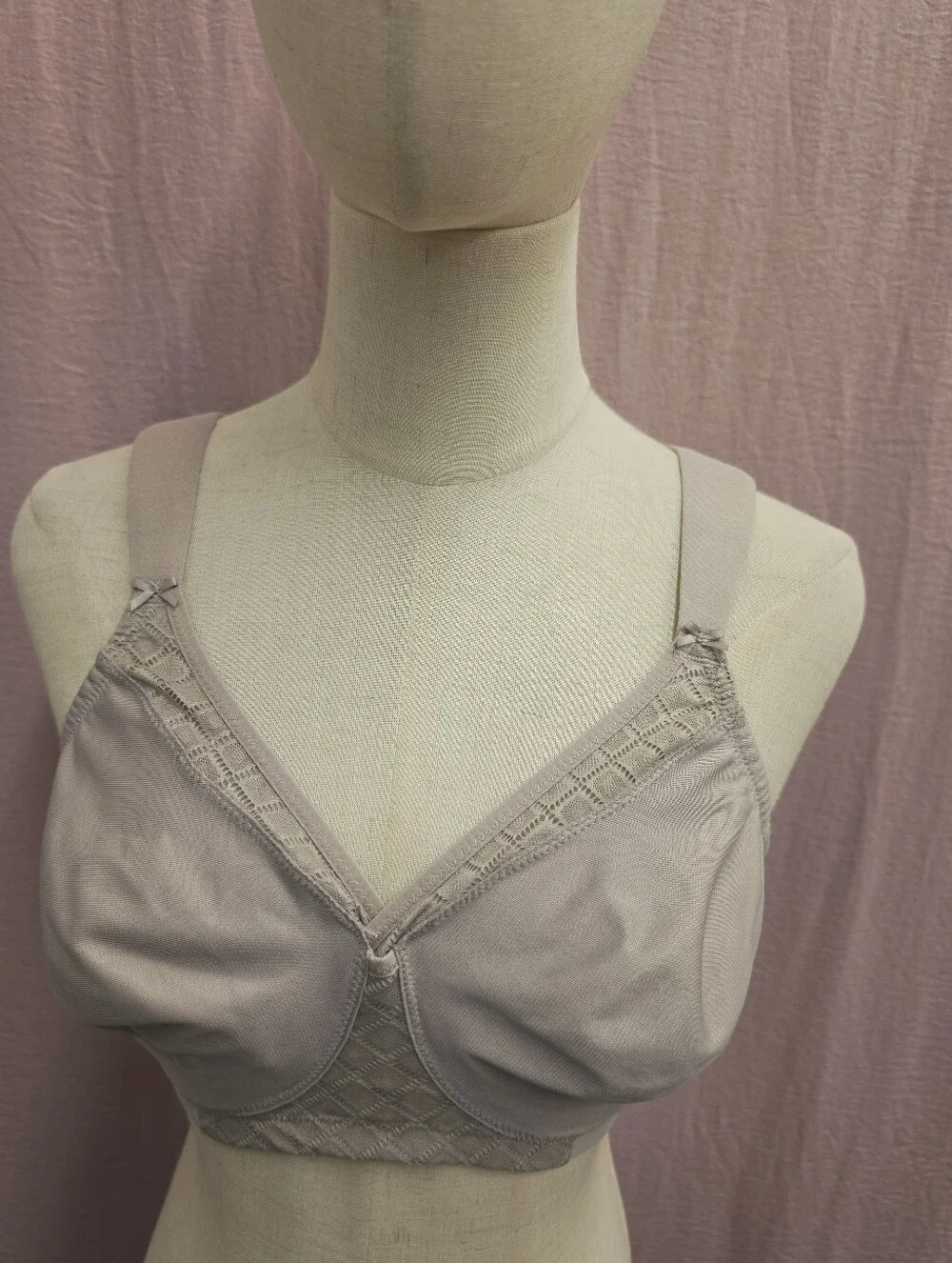Glamorise MagicLift Seamless Support T-Shirt Bra- Taupe, 36C NWOT!